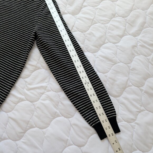 Express wool cashmere blend black and white turtleneck sweater Medium EUC - Picture 6 of 10